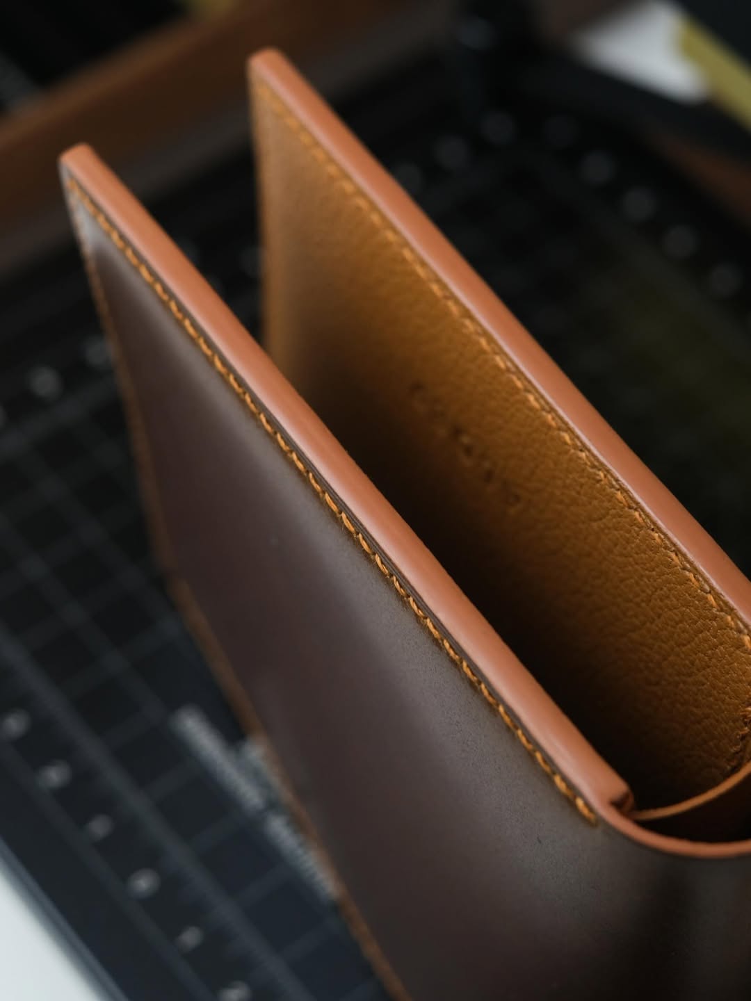 Shell Cordovan Mix Alran Chevre Bifold Wallet - Image 4