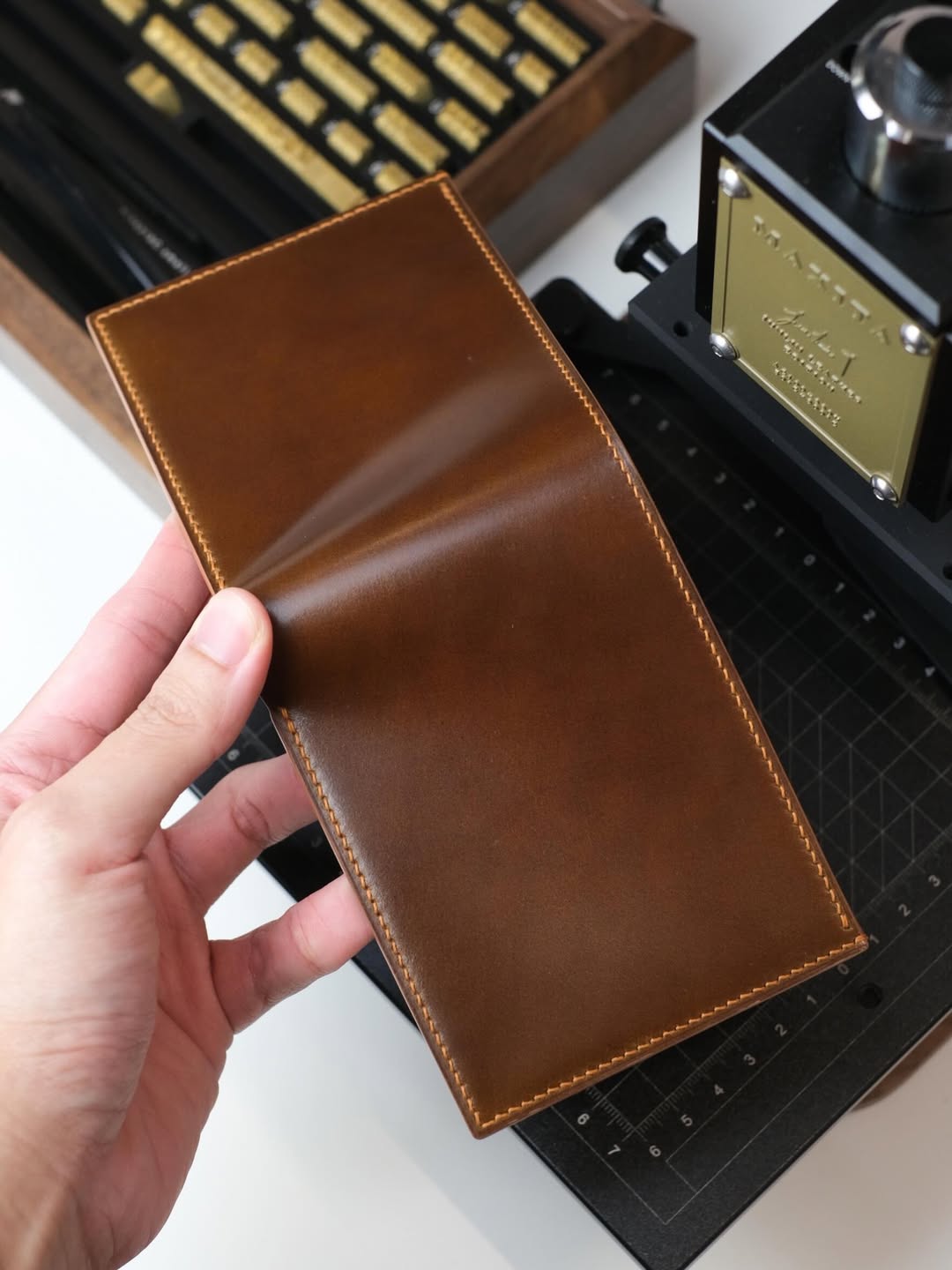 Shell Cordovan Mix Alran Chevre Bifold Wallet - Image 3