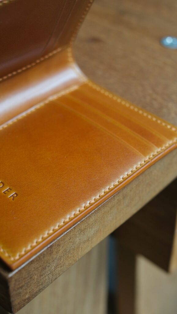 Shell Cordovan [Shinki Hikaku] Vertical Wallet